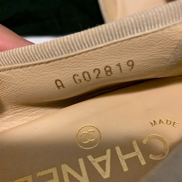 (SOLD) CHANEL cream/black toe calfskin flats - Picture 8 of 8